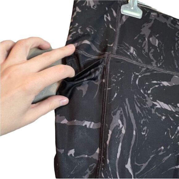 ‎Athleta printed cropped leggings. Size large tall. - Picture 7 of 12